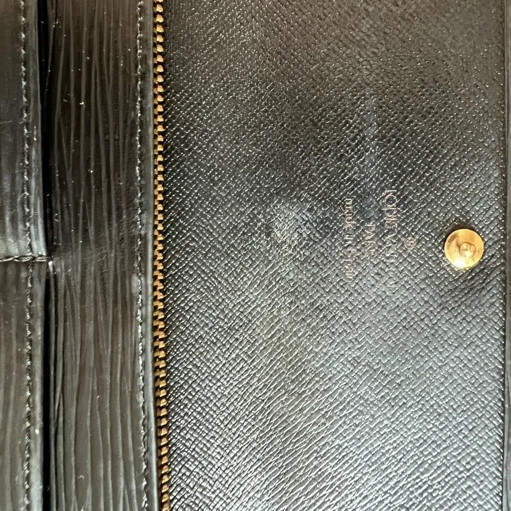Authentic LV epic leather Sarah wallet